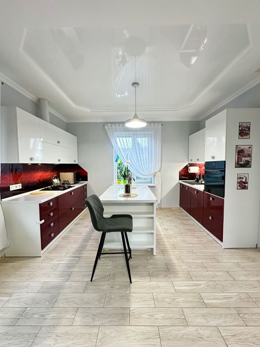 Продам уютный дом 246 м2 со своим выходом к речке в Новоалександровке