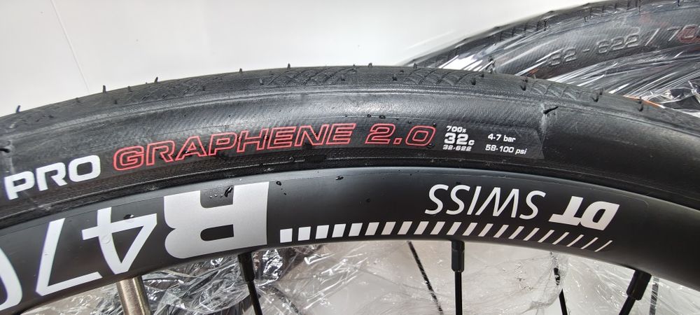Вилсет шоссейный  Алюминиевые DT Swiss R470 db + втулки Shimano + Vittoria  Zaffiro Pro.