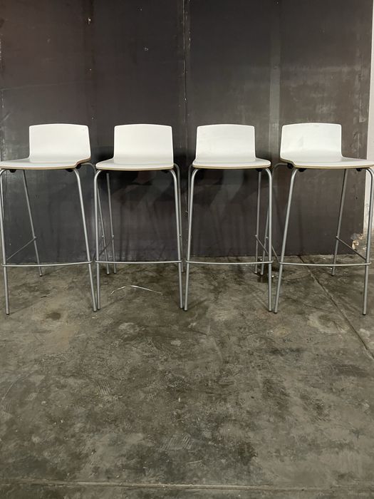 Bancos brancos lacados