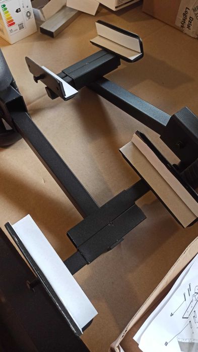 Uchwyty ścienne zaciskowe do kolumn głośnikowych (2 szt.) Art G-09B