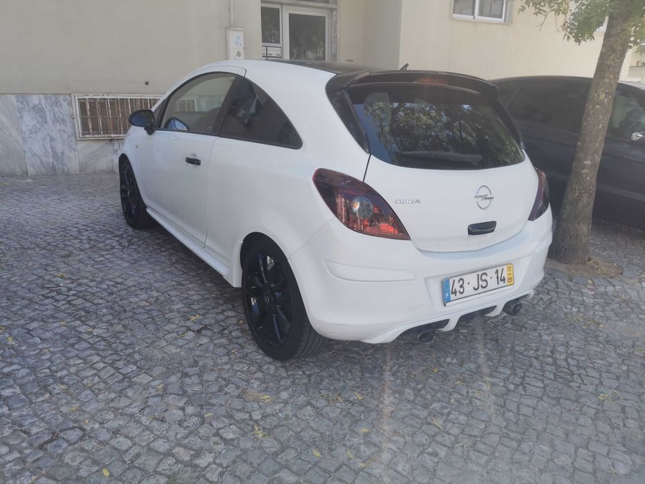 Opel corsa 1.4 Black Edition
