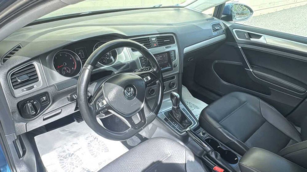 Volkswagen Golf      2015