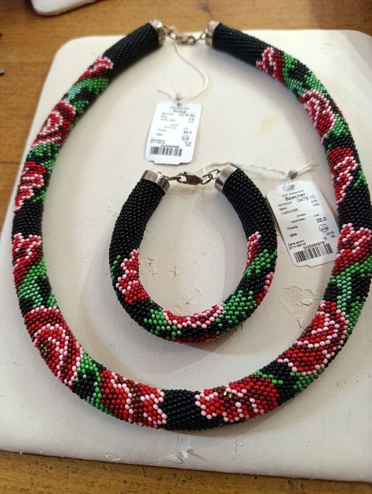 Кольє та браслет з бісеру із срібними застібками