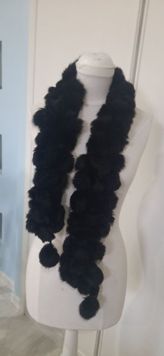 Cachecol gola bolinhas pelo preto