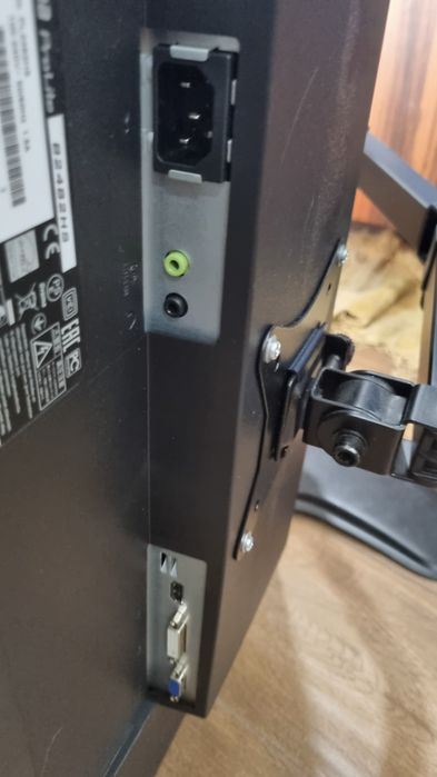 SALDO - 2ecran de computador com suporte incluido