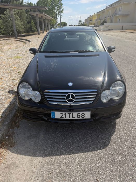 Mercedes-Benz 220 — fotografia 4