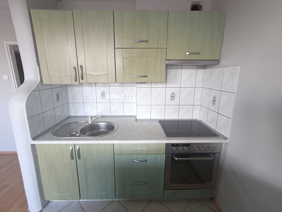 Szafki kuchenne, górne i dolne - 7 dolnych, 4 górne