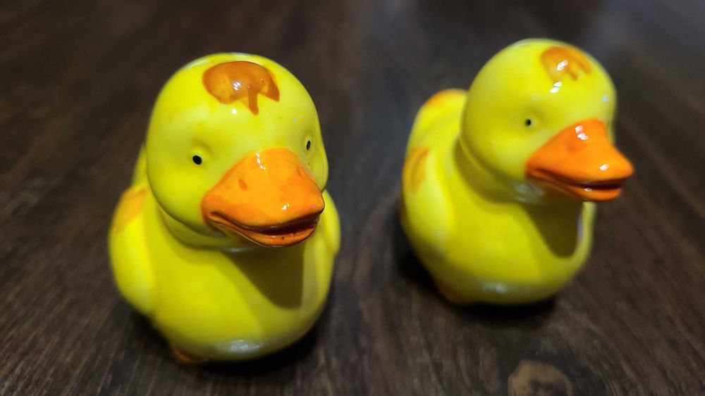 Керамічні набори для солі та перцю з підставкою