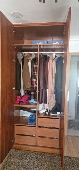 Roupeiro de cerejeira