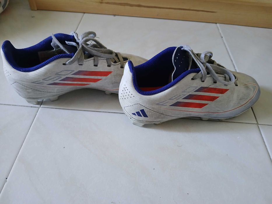 Chuteiras infantis brancas adidas