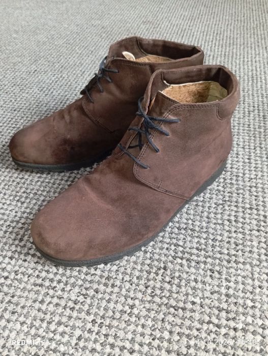 męskie zamszowe buty za kostkę typu chukka w kolorze ciemnobrązowym r. 43