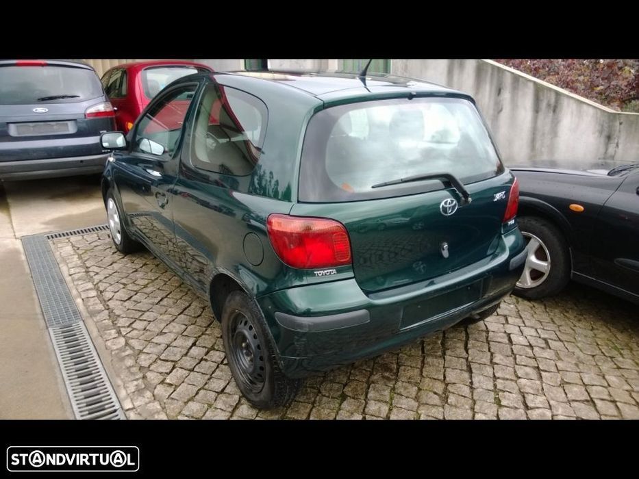 Traseira / Frente /Interior Toyota Yaris 2004