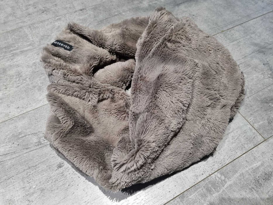 Futerkowy komin Reserved