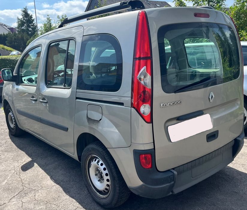 Reunult Kangoo adaptada a carrinha de rodas