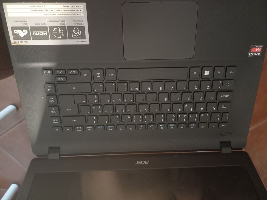 Acer para peças com carregador