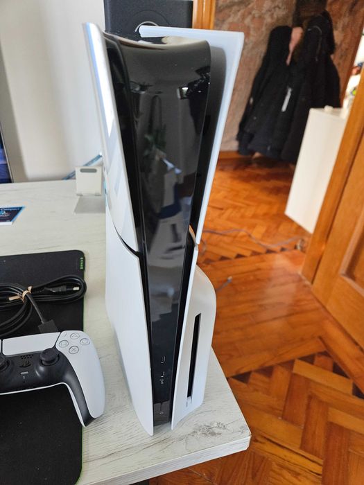 Consola Playstation 5 Slim Standard 1TB c/3 anos de garantia