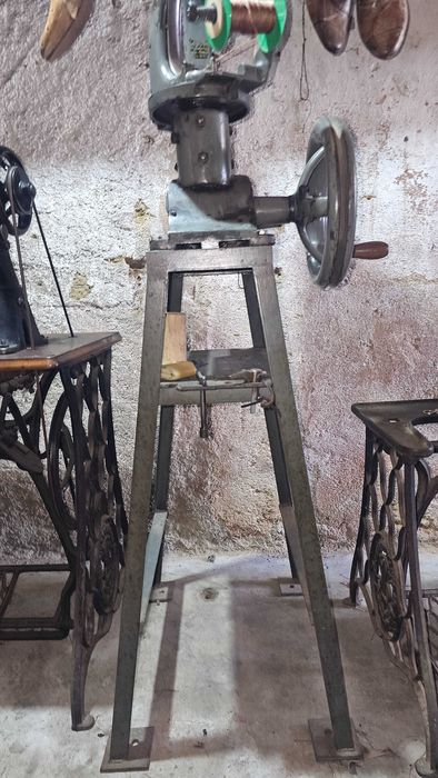 Máquina de Cozer Solas/Palmilhar