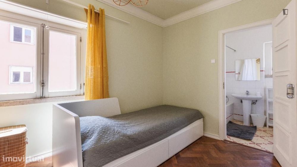Quarto - localizado em Amoreiras Lisbon