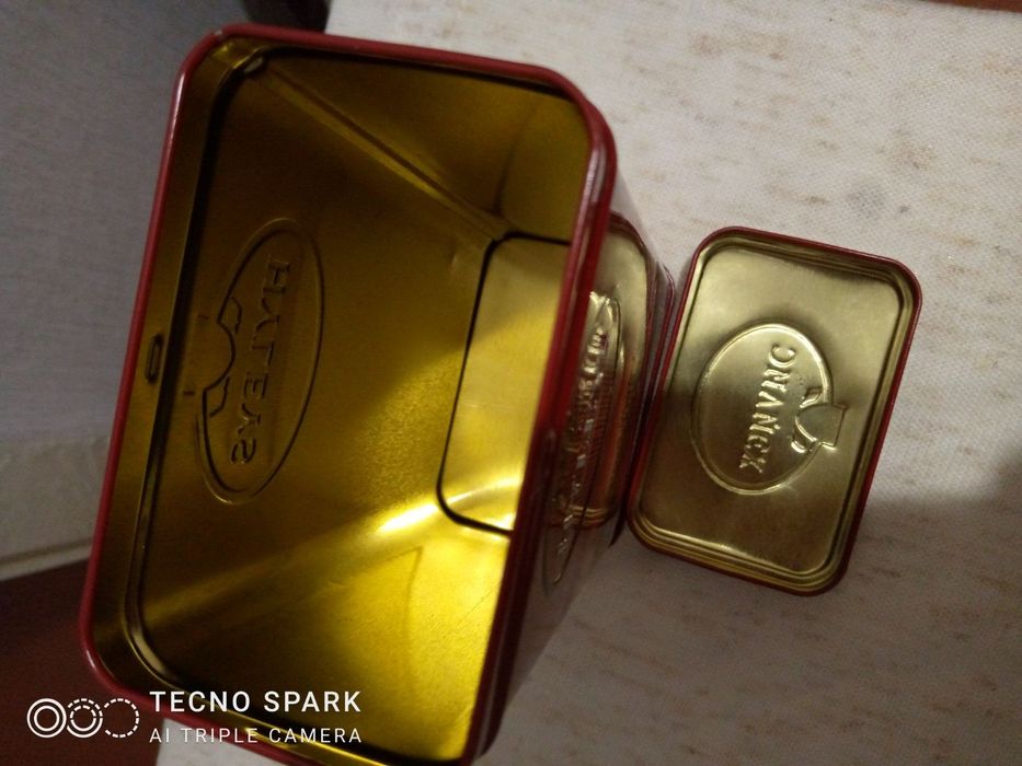 Коробка металева