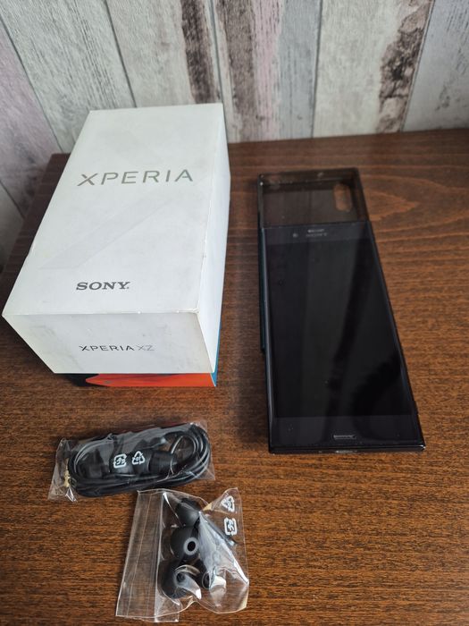 Smartfon Sony Xperia XZ stan bdb + słuchawki nowe
