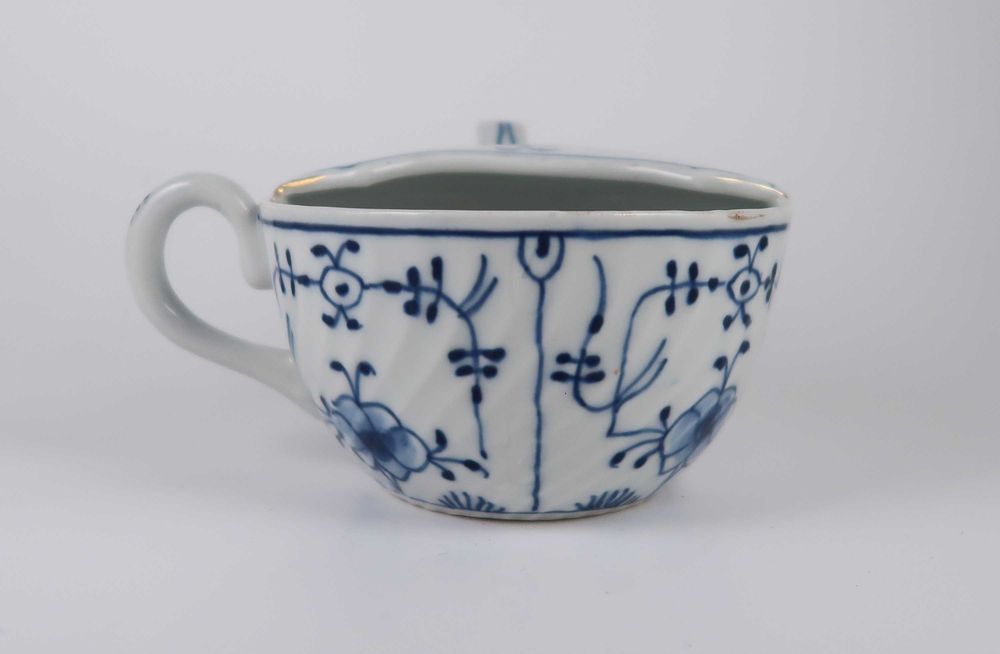 Antigo bule de acamados em porcelana (Ref. 2)