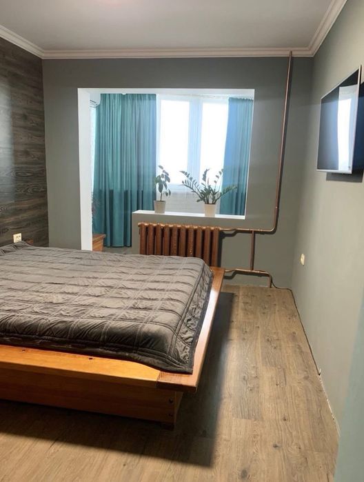 Продам 3 кімнатної квартири Відродження.