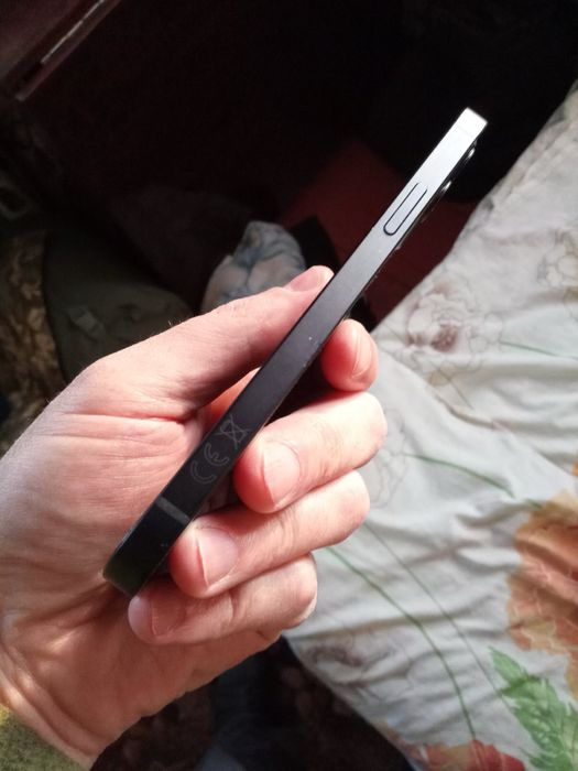 Продам Iphone 12 на 64