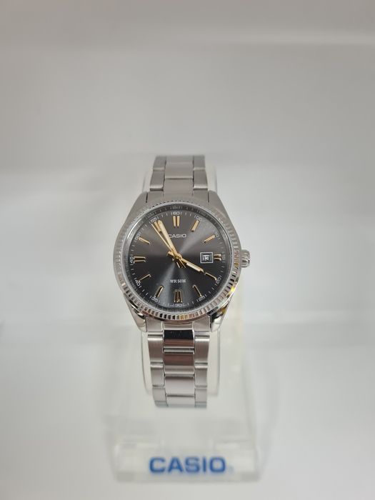 Relogio casio original novo com calendário