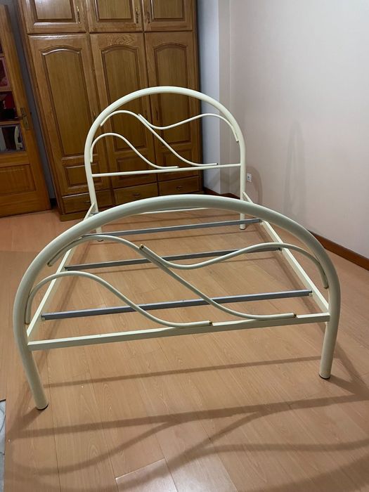 Cama com colchão