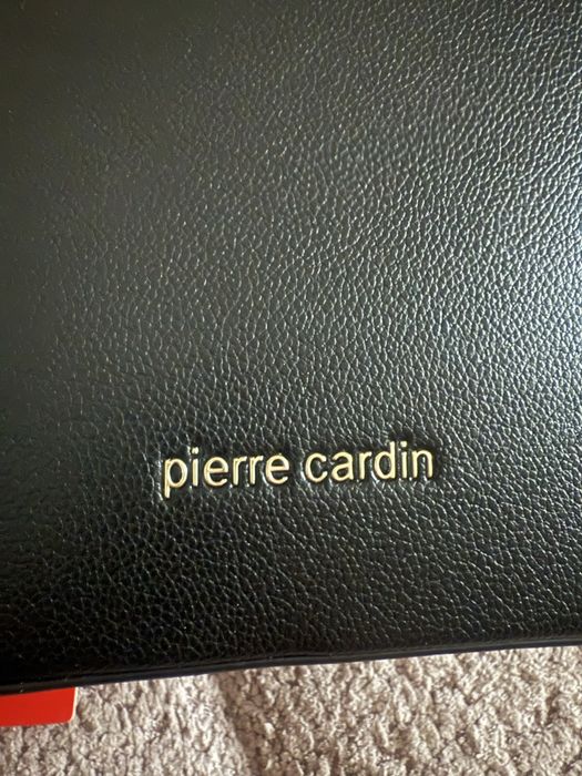 Czarna torebka Pierre Cardin na pasku kuferek listonoszka mala