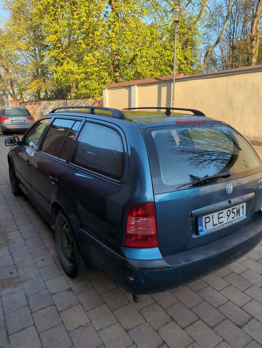 samochód osobowy skoda octavia