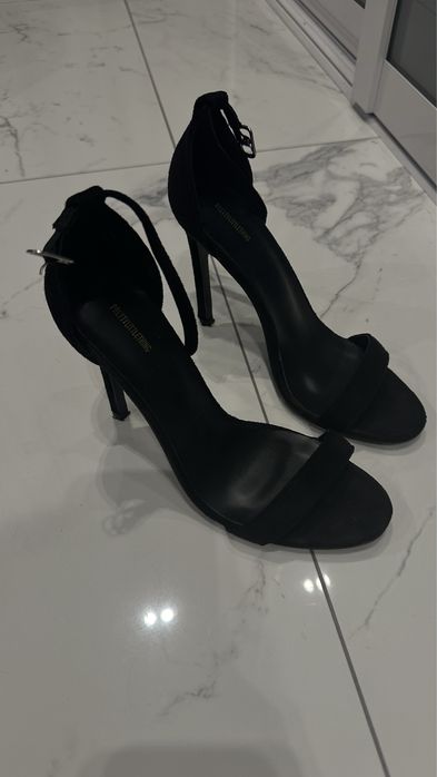 Босоножки черные классика