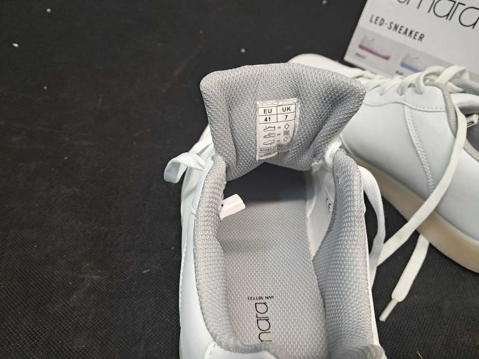 Buty białe Esmara rozmiar EUR 41  UK 7 EKO skóra