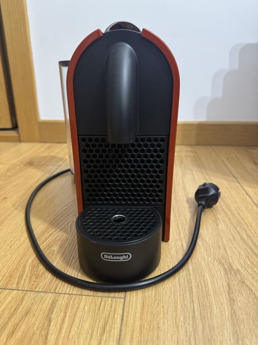 Maquina de cafe Nespresso Pulse EN 110 vermelha