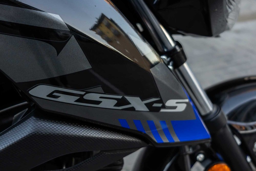 SUZUKI GSX-S125! Como Nova!