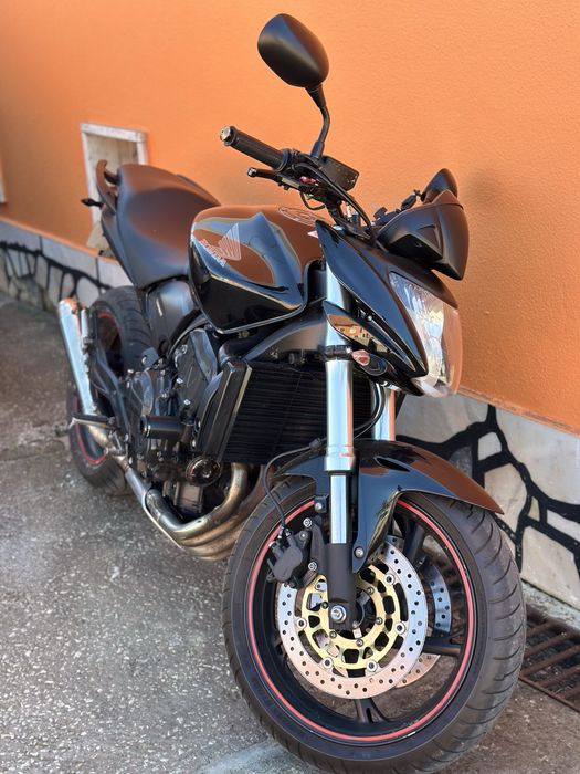 Hornet 2009 PC41 75kW apenas  26000 km