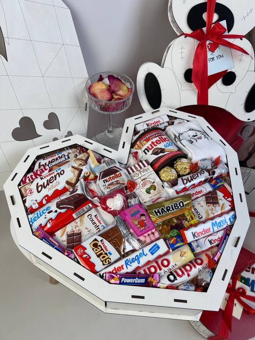 ШОК ЦІНА! Подарунок для дівчини / Подарунковий бокс з солодощами