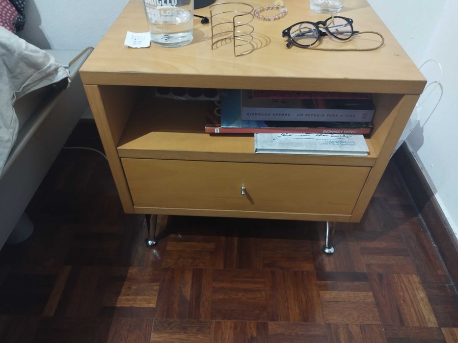 Mobília de Cama completa com colchão estrutura 2 mesas cabeceiras e cômoda