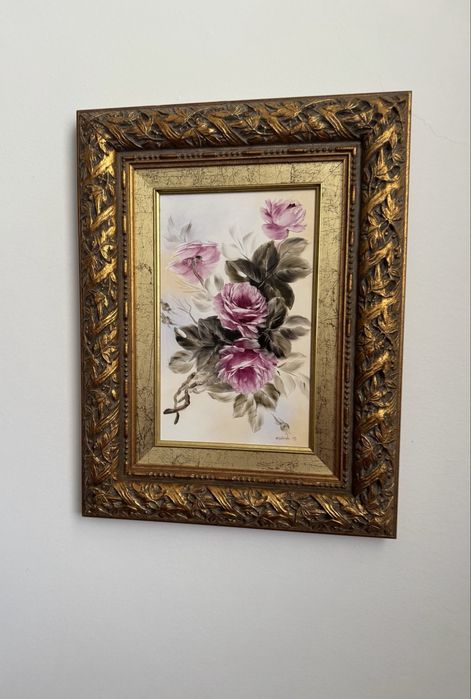 Quadros florais decorativos com moldura dourada ornamentada