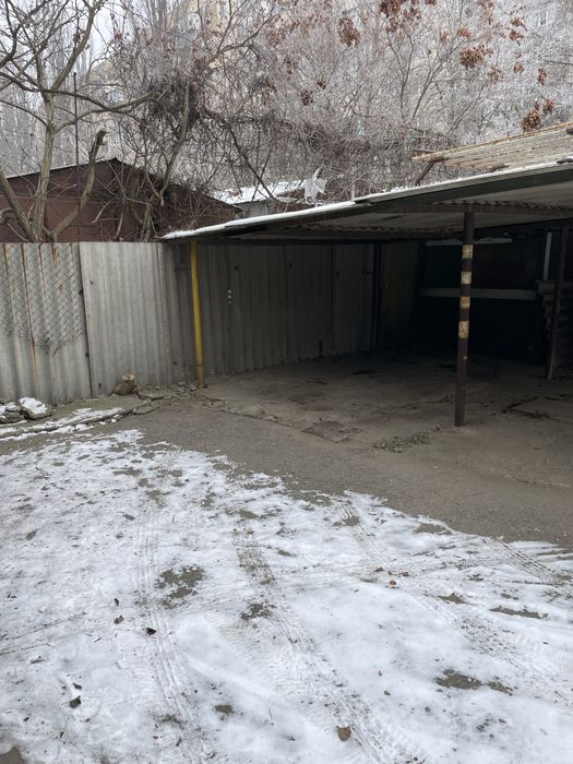 Здам крите місце на стоянці Нива