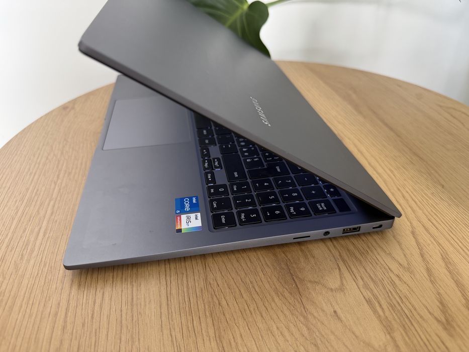 Samsung Galaxy Book 4 15.6” i5-1335U 16/250 SSD