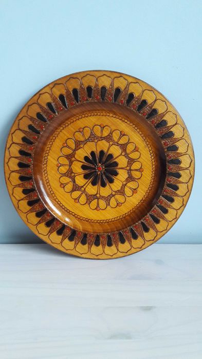 Drewniany talerz ozdobny fi 25,7 cm
