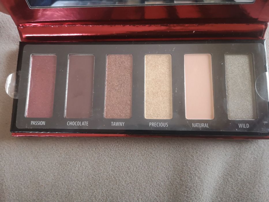 Paletka cieni do powiek Douglas festive eyes 6 shades palette