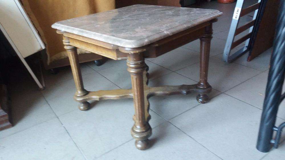 Antiga Mesa de Apoio, tampo em mármore