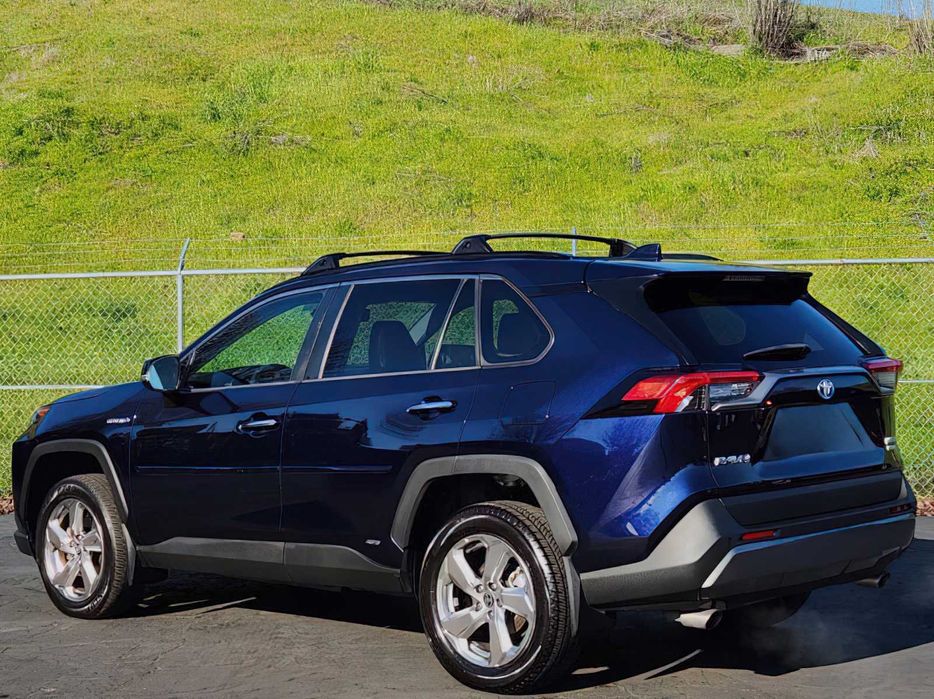 Toyota RAV4 Limited      2021