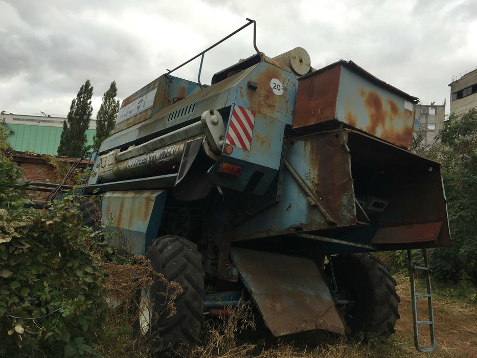 Комбайн зернозбиральний КЗС-9-1 "Славутич"