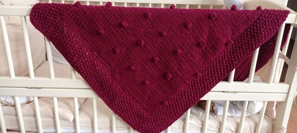 Ручна робота. Бордовий пледик з шишечками для немовля