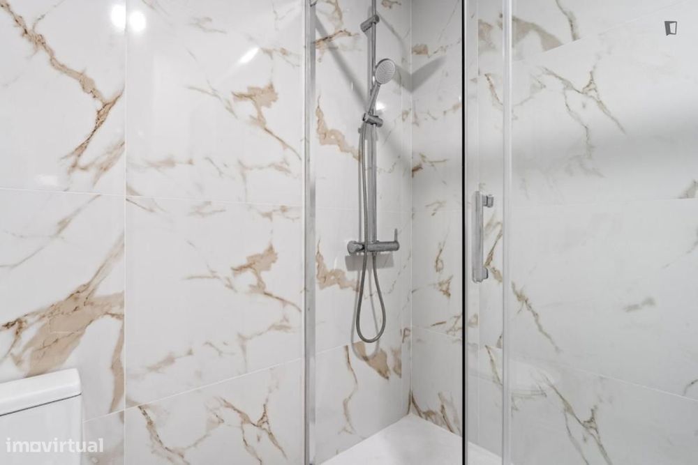 Quarto - localizado em Amadora Lisbon