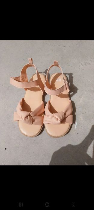 Sandalias de menina