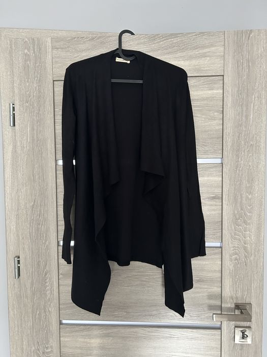 Czarny wiskozowy sweter kardigan Reserved S